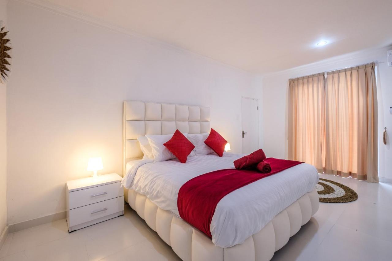 Luxury Minimalist Villa White Angel In Seminyak Екстер'єр фото